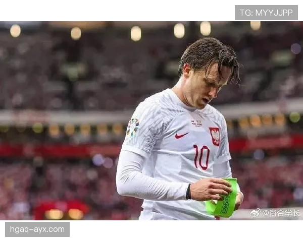 莱万多夫斯基重返首发状态回暖，助球队迎战强敌