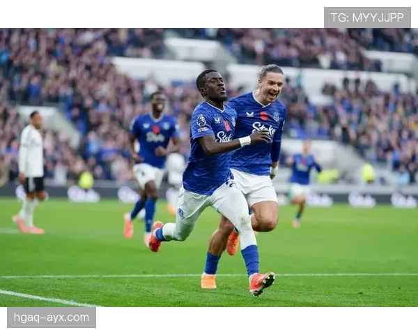 埃弗顿状态起伏不定,亟需强化防守与进攻协同以扭转颓势 埃弗顿状态起伏不定,亟需强化防守与进攻协同以扭转颓势